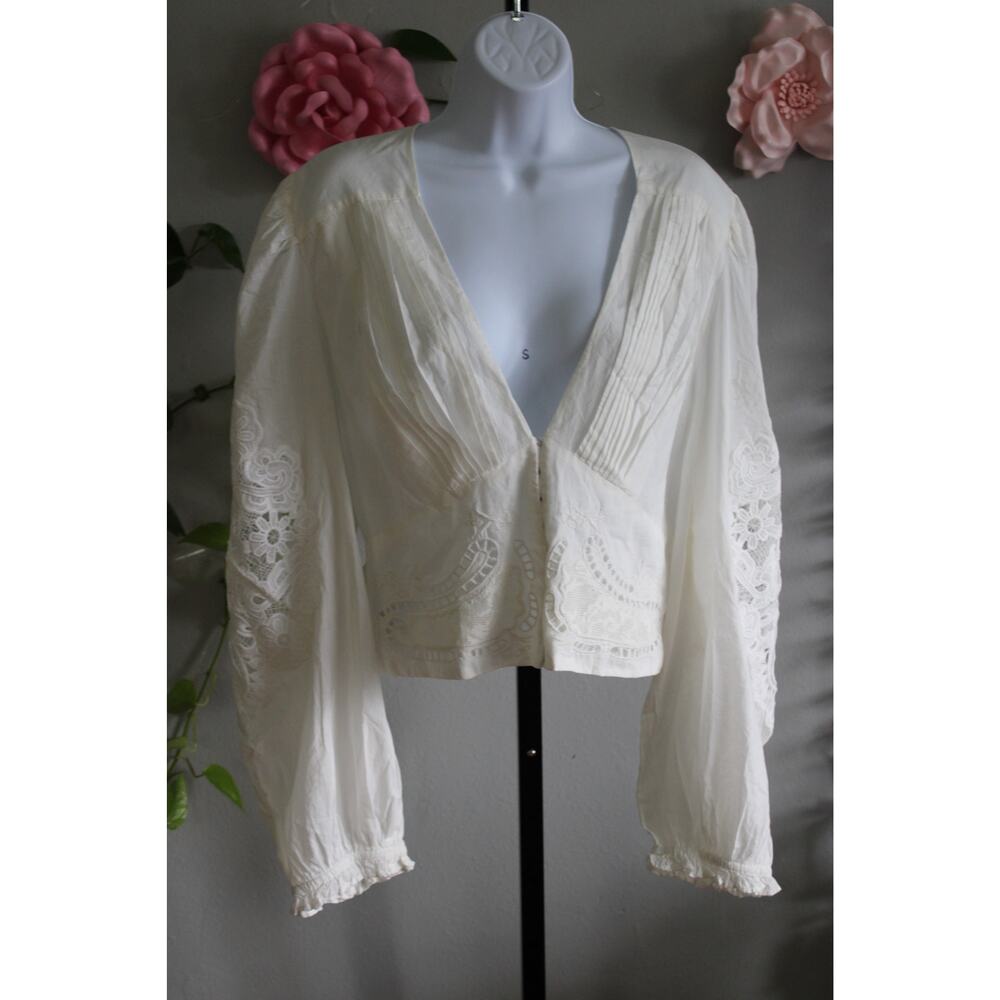 FARM Rio White Embroidered Lace Cropped Blouse Size L| NWT | MSRP $176 - Picture 13 of 16